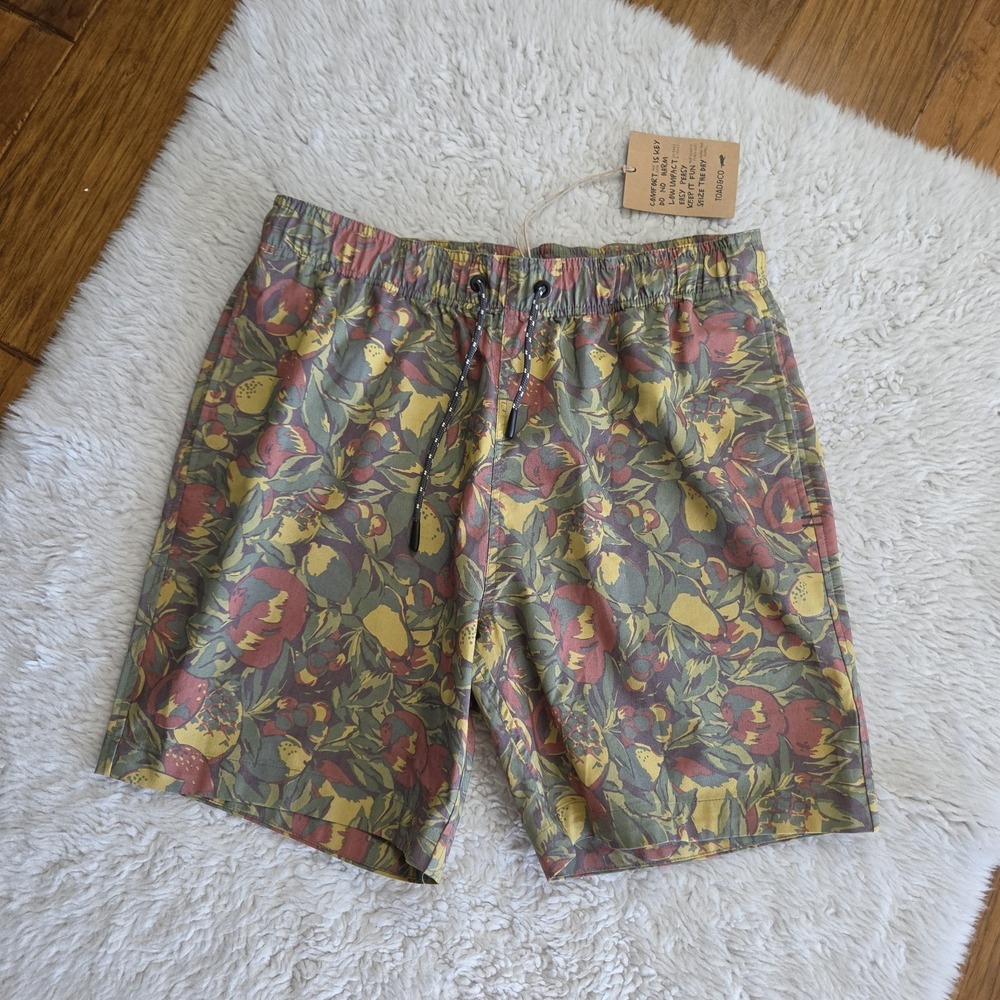 NWT Toad&Co Boundless Shorts Men's Medium Chive Fruit Print